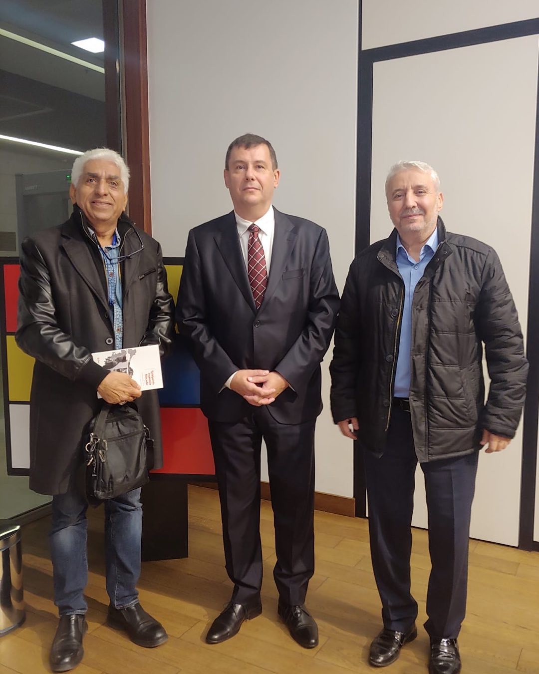 Genel Başkanımız sn.Ahmet Ortatepe ve Yik sn. üyemiz Necdet Ertuğrul Macar Kültür Merkezinde düzenlenen Türkiye’nin inşaasında Macarlar konulu Resim sergisinin açılışına katıldılar.