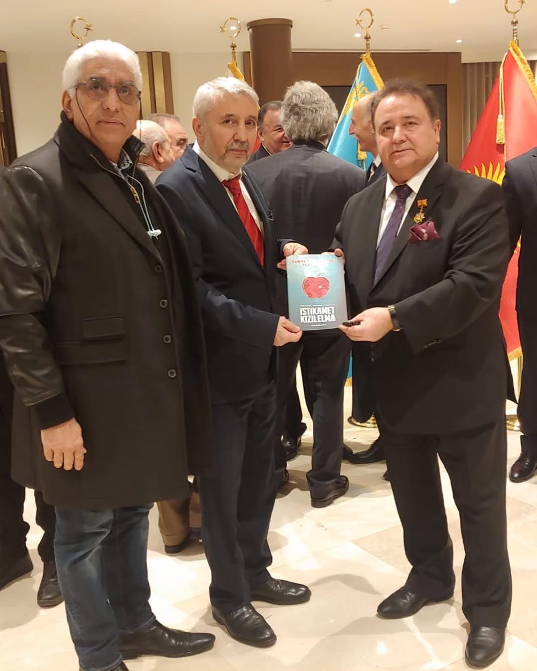Kızıl Elma yolunda milli birlik ve kardeşlik ruhunu yeniden diriltmek amacıyla Seyfullah Türksoy’un öncülüğünde İstanbul InterContinental Otel’de düzenlenen Dünya Karapapak…