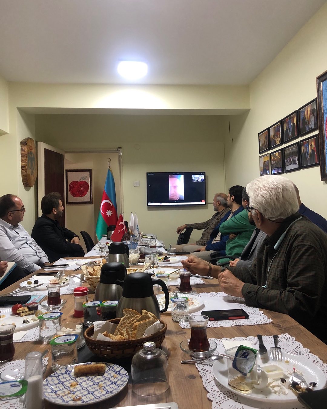 Genel Başkanımız Sn. Ahmet Ortatepe’nin başkanlığında, Tanzanya Temsilcimiz Sn. Emrah Boz ile çevrim içi bir toplantı gerçekleştirdik.