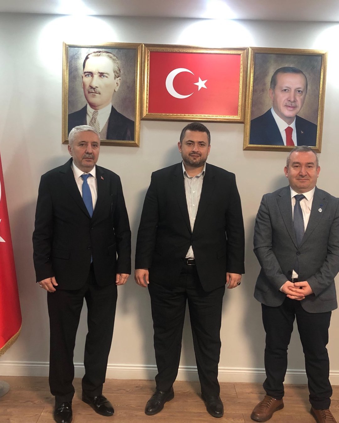Genel Başkanımız Ahmet Ortatepe ve KOBİ Geliştirme Koordinatörümüz Ahmet Köknar, AK Parti Bahçelievler İlçe Başkanlığı’nı ziyaret ederek İlçe Başkanı Sayın Emrah Parlak’a hayırlı…