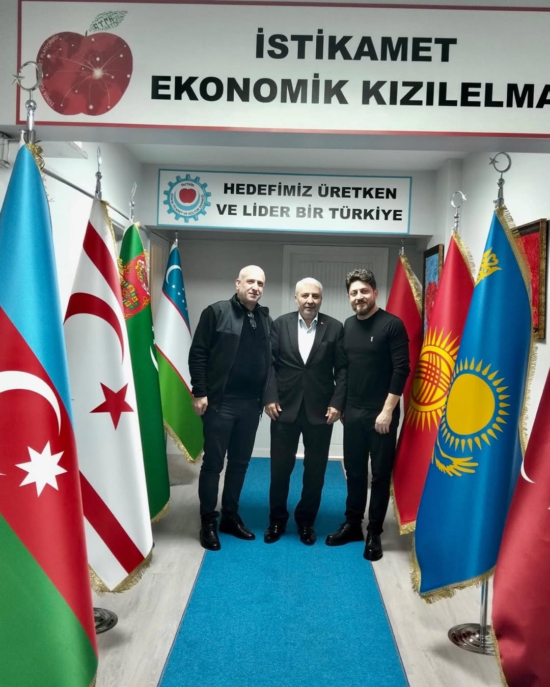Genel Başkanımız Sayın Ahmet Ortatepe’yi, Ramaaz Tech şirket sahibi ve Genel Başkan Yardımcımız Muhammed Ahmet ve amcaoğlu, aynı zamanda Kilis Simya Okulları’nın sahibi ve Suriye…